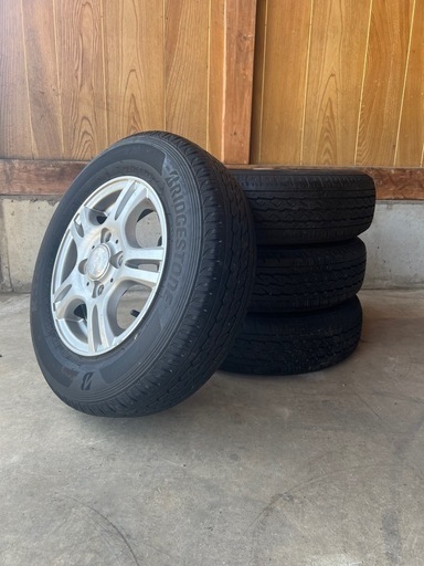 中古アルミホイール付き軽トラクよ145/80R12 80/78N LT