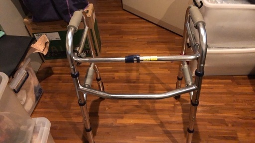 折りたたみ式歩行器