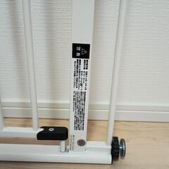 【取引決定】ベビーゲート　70〜91cm　ホワイト　ペットゲートの画像