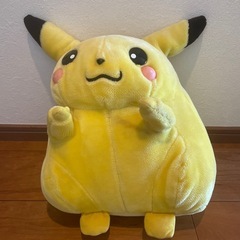 ピカチュウ　大きめぬいぐるみ