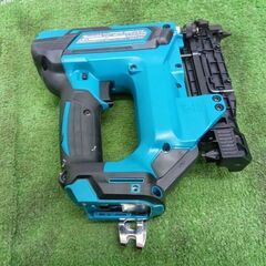 マキタ PT354D 充電式ピンタッカ【野田愛宕店】【店頭取引限定】【中古】管理番号：IT6885S9EYQPの画像