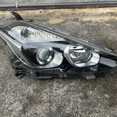 シエンタ　NSP170G 右ヘッドライトの画像