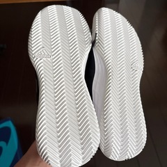 adidas テニスシューズ24.0センチの画像