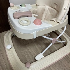 コンビ　歩行器の画像