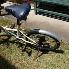 折り畳み自転車の画像