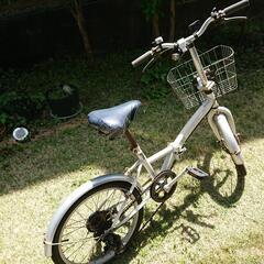 折り畳み自転車の画像