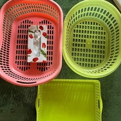 ほぼ未使用品。
スタッキングラック、カゴなど、すべてまとめて。