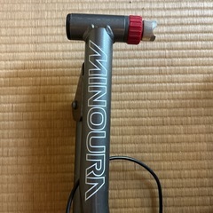 室内でロードバイクのタイヤを回すものみたいですの画像