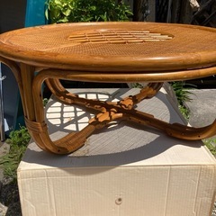 籐製テーブル