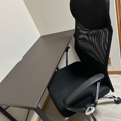デスク、チェアセットの画像