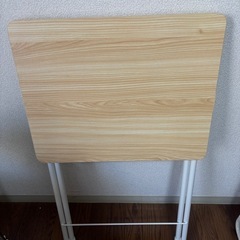 折りたたみデスクの画像
