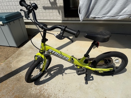 ストライダー　14 x ペダル スタンド付き