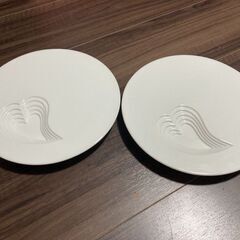ハート型の窪みのあるお皿（ペア）