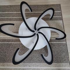 フラワー型シーリングライト 白黒