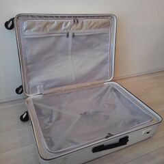 【受け渡し者決定】スーツケース84Ｌ　CARGO   ジャンク　内側はキレイ☆の画像