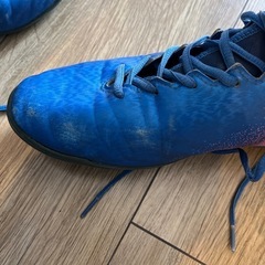 adidas サッカートレーニングシューズの画像