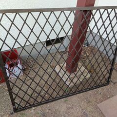 面格子　旧立山アルミ製　ブロンズ色　約幅137cm 高さ111cm ヒシクロス 防犯の画像