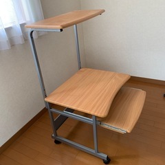 パソコンデスクの画像
