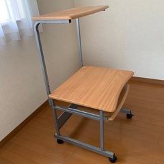 パソコンデスクの画像