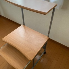 パソコンデスクの画像