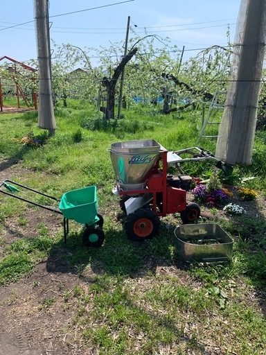 現在お話し中の方がいます　肥料散布機　おまけ付き