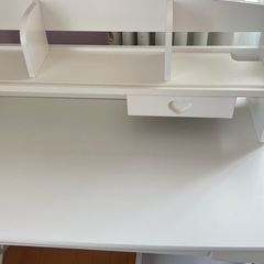 学習机LEDライト、キャビネ付き、 (Sinjirou K) 梅坪のテーブル