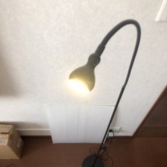LEDスタンドライト2台　民泊の寝室用ライトに最適の画像