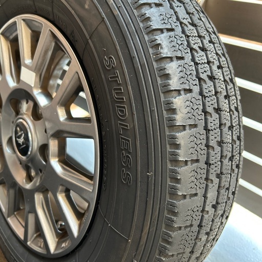 　スタッドレス　タウンエースTOYOタイヤ　半年弱使用　美品　8分山　タイヤホイールセット
