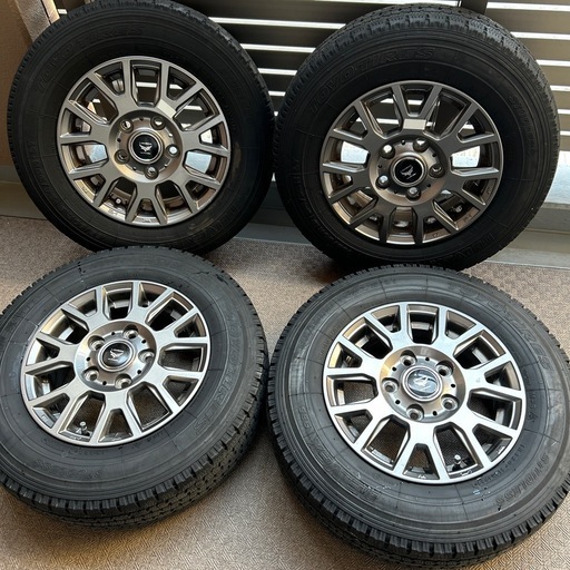 　スタッドレス　タウンエースTOYOタイヤ　半年弱使用　美品　8分山　タイヤホイールセット