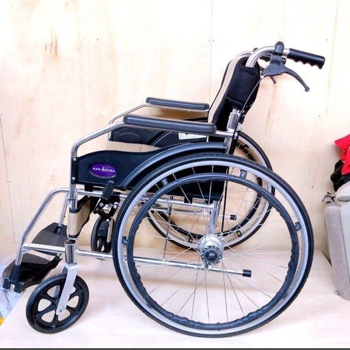 中古美品 カドクラ 車イス 自走式 軽量 コンパクト  チャップス A101-DBGD 自走介助兼用  写真5枚目おまけ付き