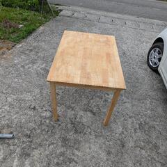 ダイニングテーブルの画像