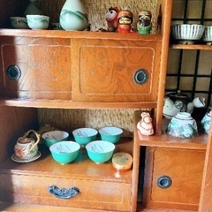 和風木製箪笥 ガラス扉付き 茶箪笥 大型の画像