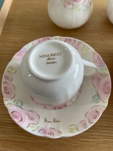 NINARICCI カップ&ソーサー&ミルクピッチャー&シュガーポット NINARICCI カップ&ソーサー&ミルクピッチャー&シュガーポット