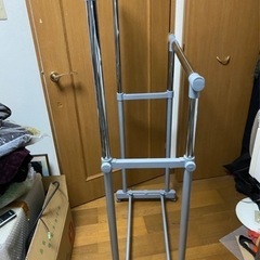 ハンガーラックの画像