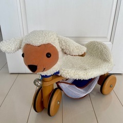 ふわふわ羊デザイン！木製三輪乗り物トイ（室内用）