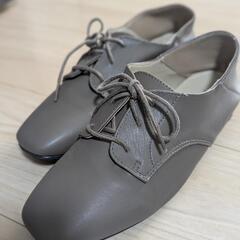 グレージュカラー、シューズの画像