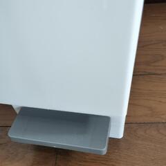 ニトリ スリムペタルペール ゴミ箱 20Ｌの画像