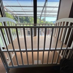 ベビーベッド白