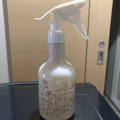 新品スプレーボトルの画像