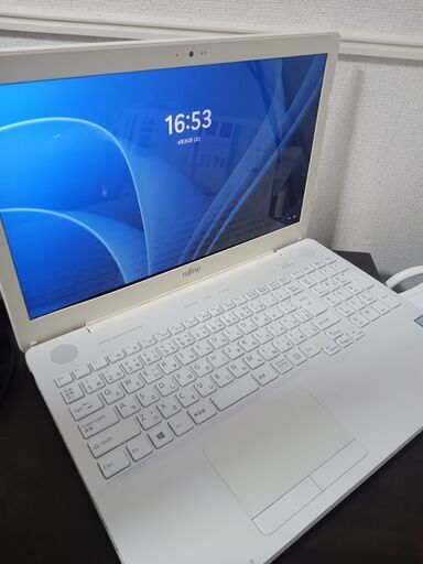 lillian_fujitsu-a577-i5-16-512
