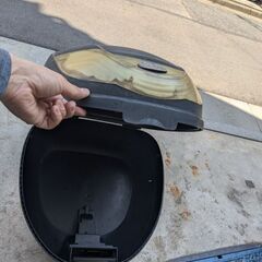 バイクヘルメット入れ（鍵壊れてます）の画像