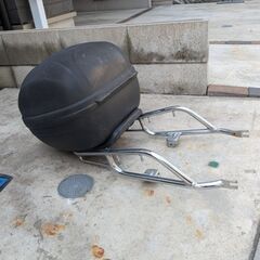 バイクヘルメット入れ（鍵壊れてます）