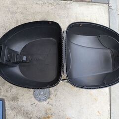 バイクヘルメット入れ（鍵壊れてます）の画像