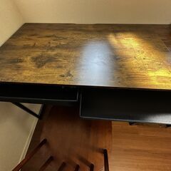 【0円】デスク（幅140cm×奥行60cm）＋椅子の画像