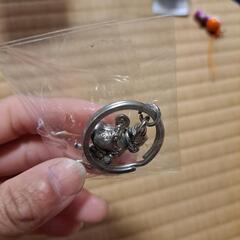 クレヨンしんちゃんひまわりメタルキーホルダー　昭和レトロの画像