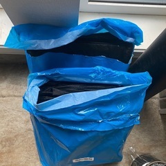 防草シート、杭、テープの画像