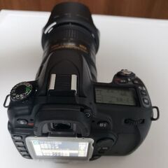 Nikon デジタル一眼レフカメラ D80とNikkor ズームレンズ 18 Nikon デジタル一眼レフカメラ D80とNikkor ズームレンズ 18