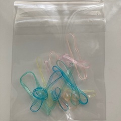 受け取り決定しました。譲ります。あぶらとりフィルム　カラーヘアゴム　ヘアピンの画像