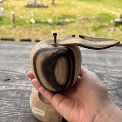 〜黒柿の木のリンゴ〜の画像