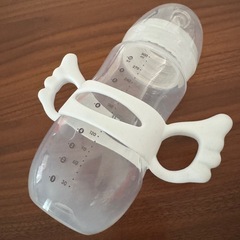 哺乳瓶とフルーツフィーダーセットの画像